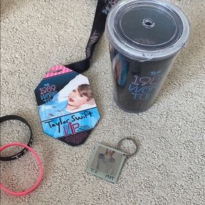 taylor swift 1989 tour objects